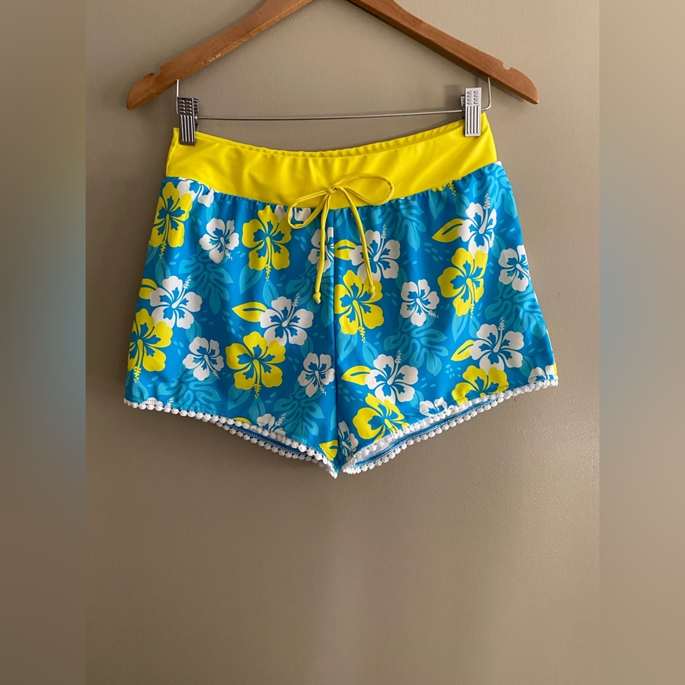 Two Piece Swimwear Bathing Suit Blue Floral Halter Top and Swim Shorts - Picture 4 of 16